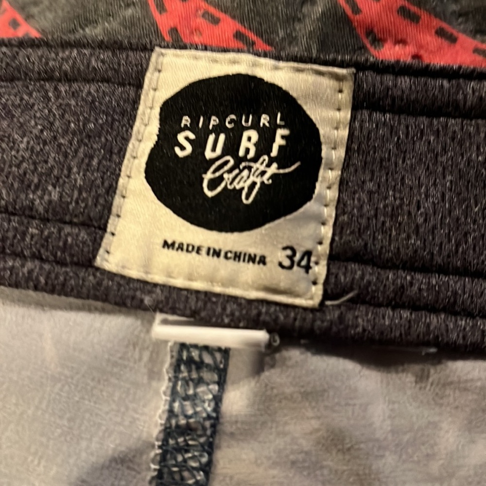 Men’s Ripcurl swimsuit. - Picture 3 of 4